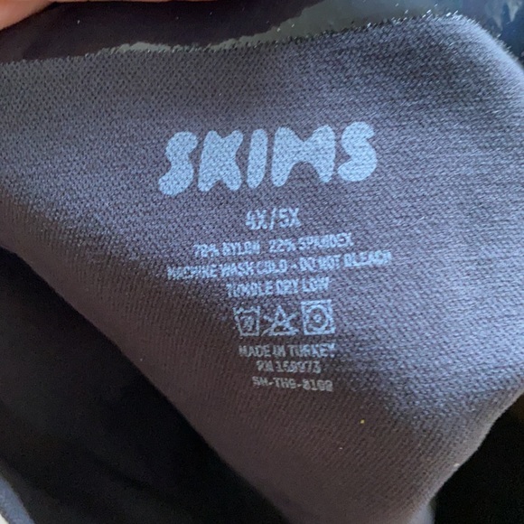 SKIMS CORE CONTROL THONG - Picture 4 of 4